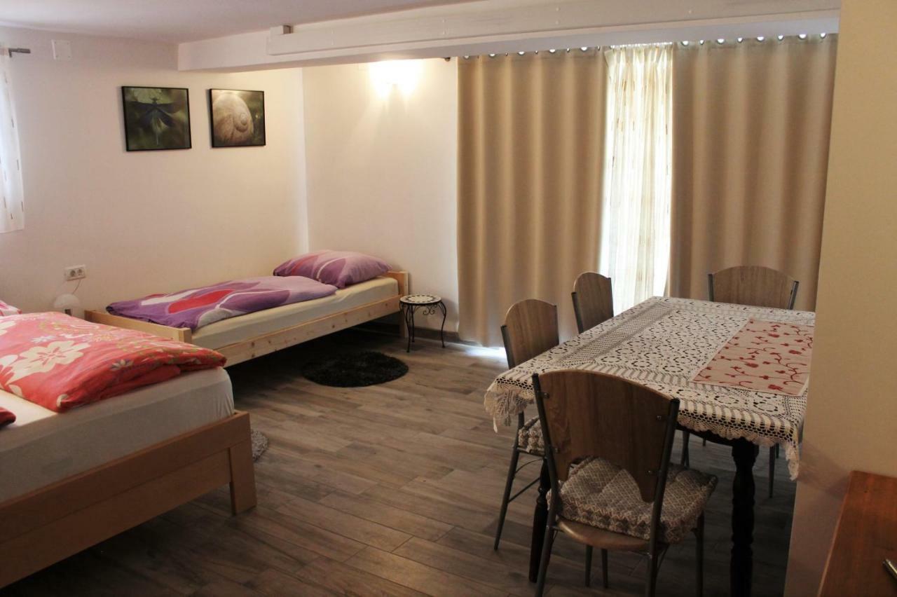 פוסטוינה Rooms Jurca מראה חיצוני תמונה