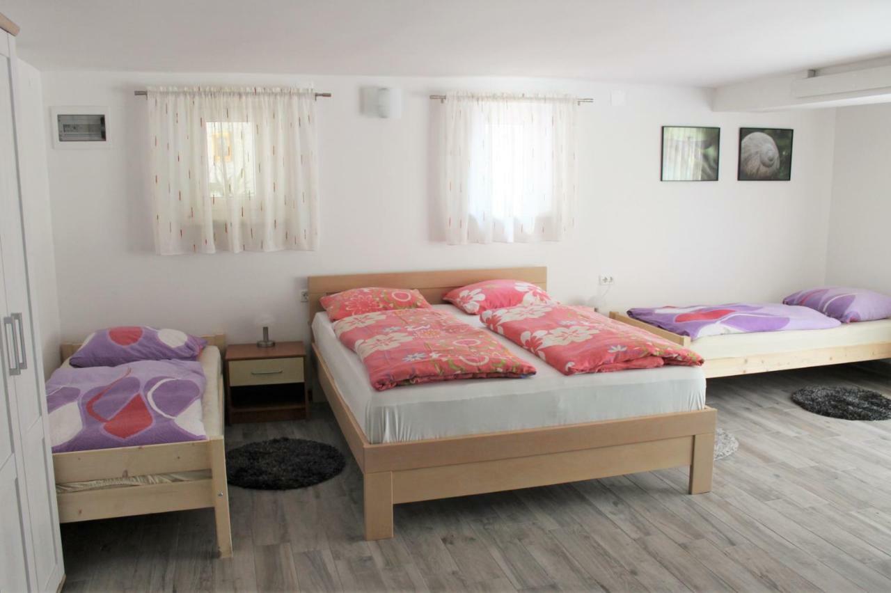 פוסטוינה Rooms Jurca מראה חיצוני תמונה