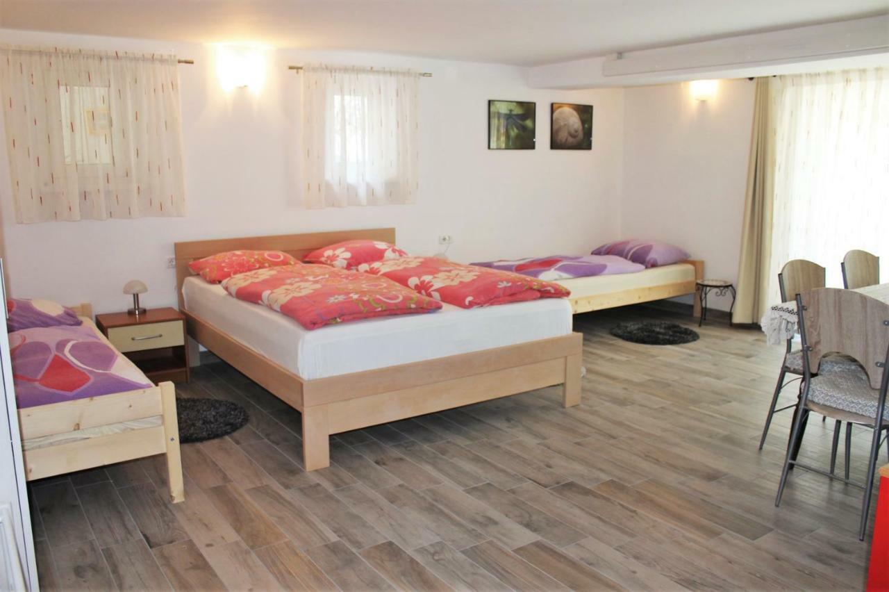 פוסטוינה Rooms Jurca מראה חיצוני תמונה