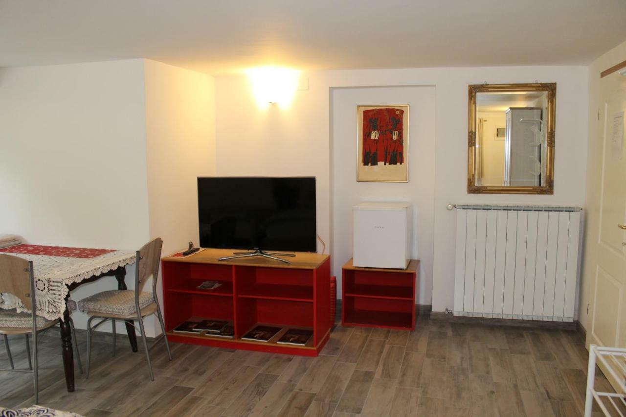 פוסטוינה Rooms Jurca מראה חיצוני תמונה