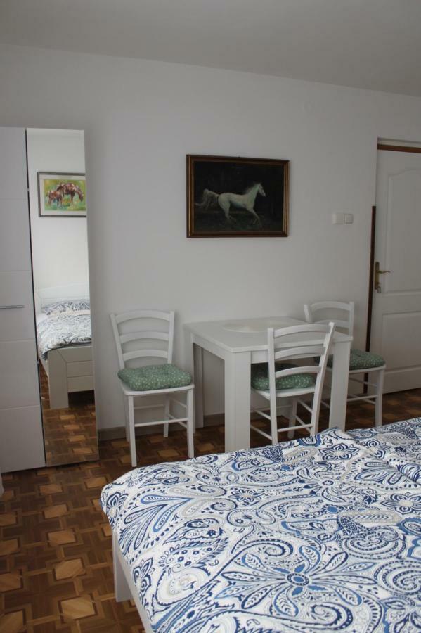 פוסטוינה Rooms Jurca מראה חיצוני תמונה