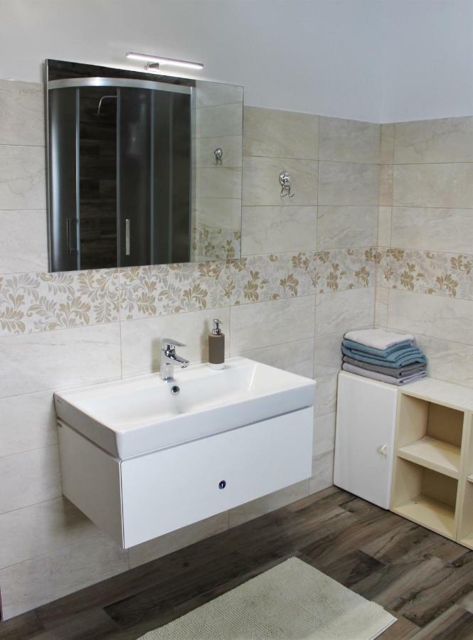 פוסטוינה Rooms Jurca מראה חיצוני תמונה