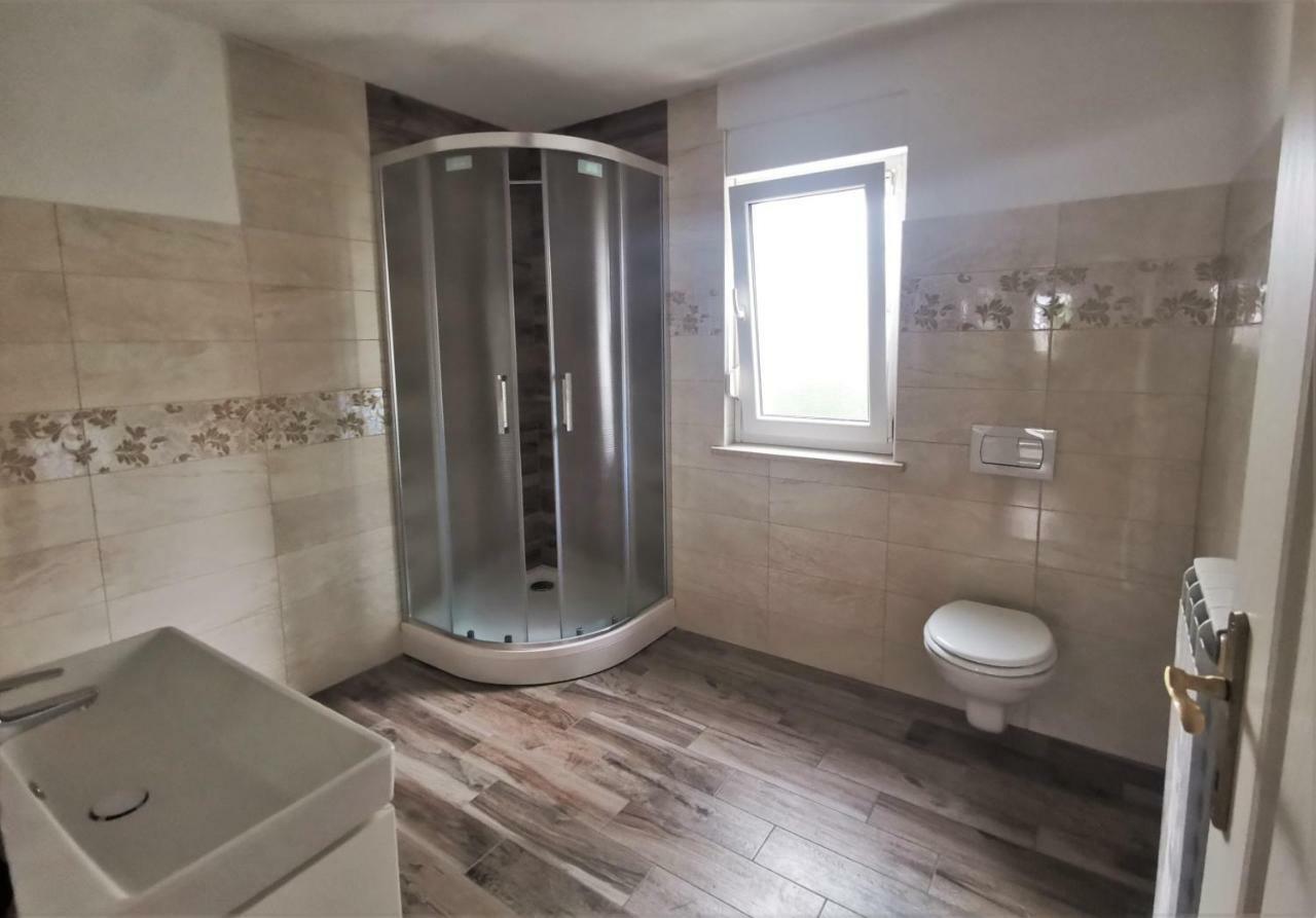 פוסטוינה Rooms Jurca מראה חיצוני תמונה
