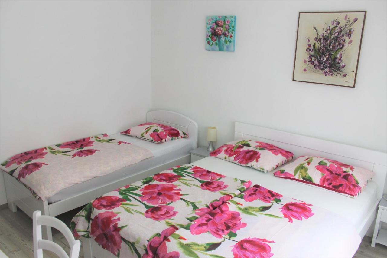 פוסטוינה Rooms Jurca מראה חיצוני תמונה